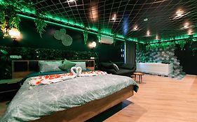 L'Oasis Tropicale, Jacuzzi, Love Room