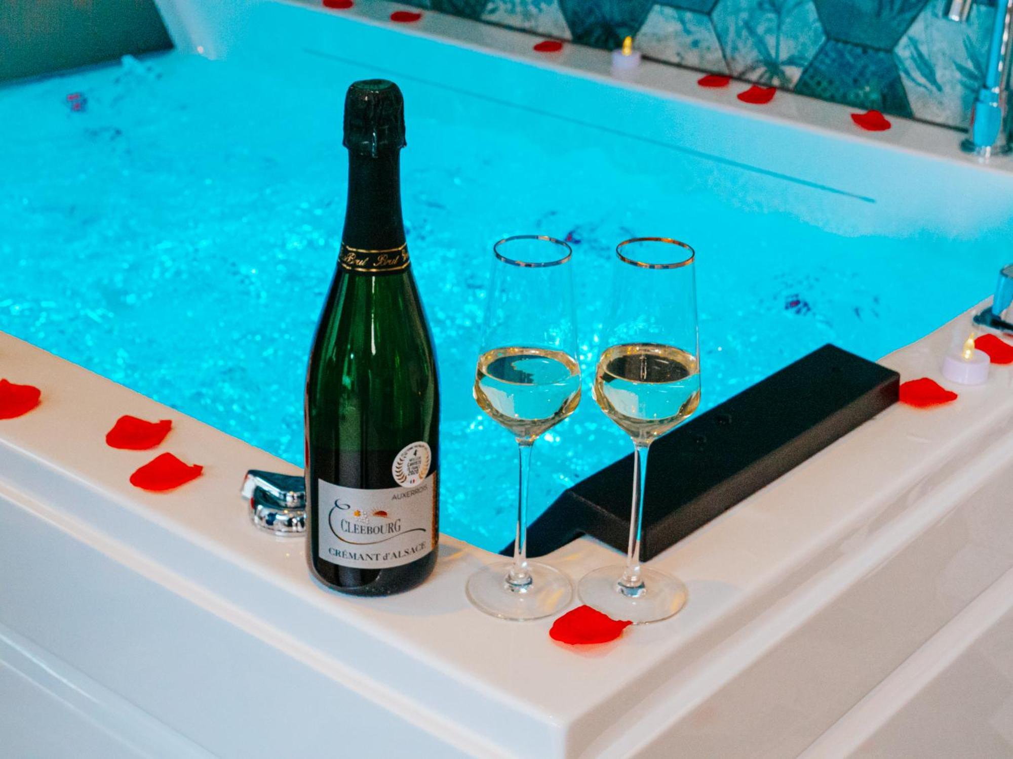 L'Oasis Tropicale, Jacuzzi, Love Room Roppenheim Exterior foto