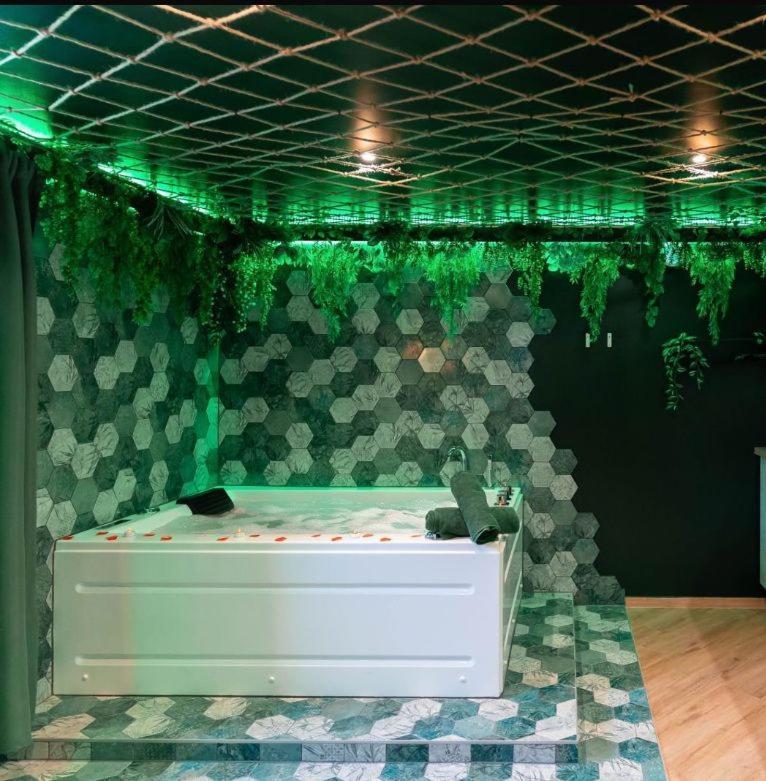 L'Oasis Tropicale, Jacuzzi, Love Room Roppenheim Exterior foto