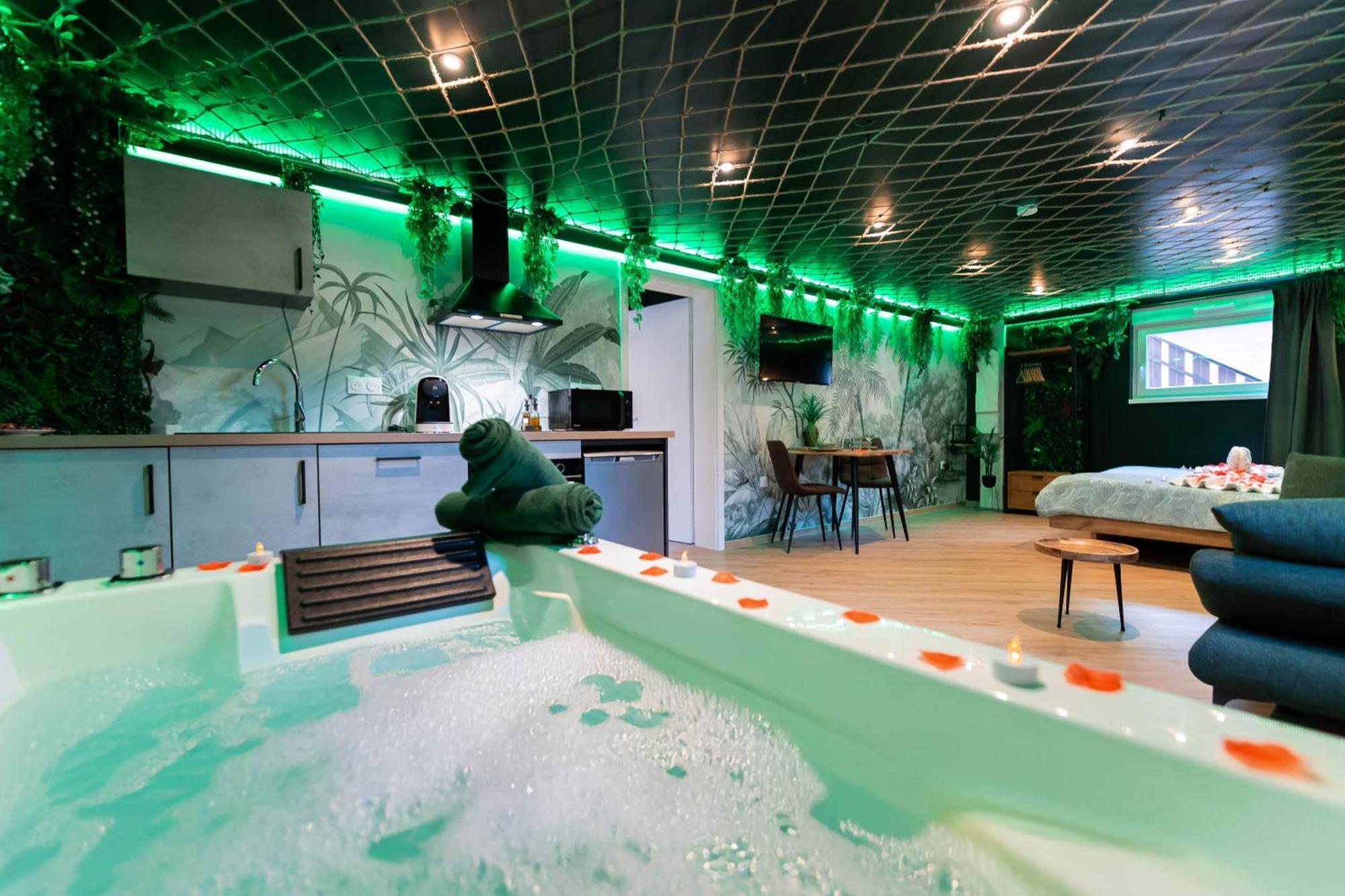 L'Oasis Tropicale, Jacuzzi, Love Room Roppenheim Exterior foto