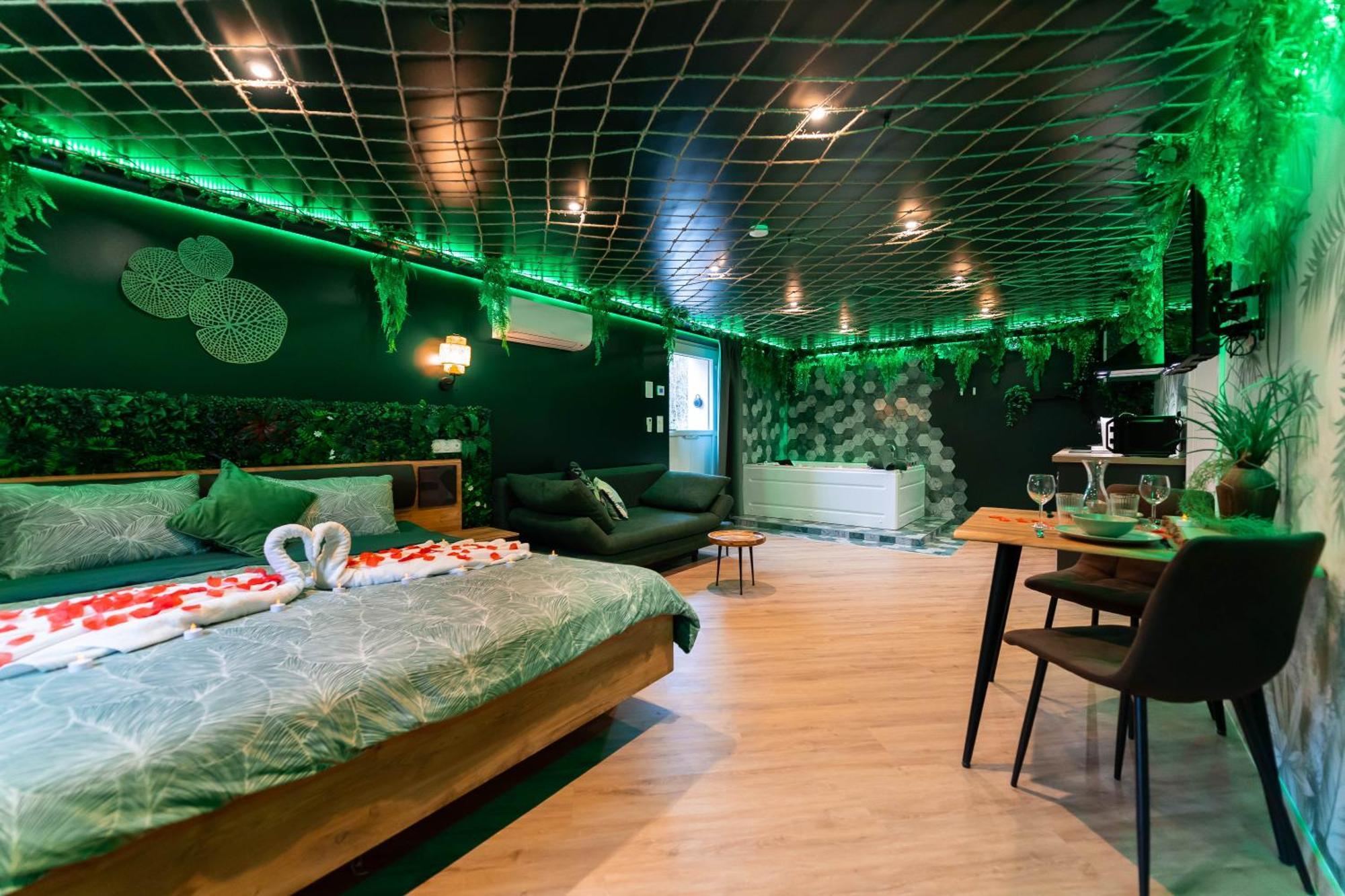 L'Oasis Tropicale, Jacuzzi, Love Room Roppenheim Exterior foto